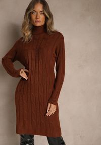 Renee - Brązowa Prążkowana Sukienka z Golfem z Dzianiny z Wełną Esandra. Okazja: na co dzień. Typ kołnierza: golf. Kolor: brązowy. Materiał: wełna, prążkowany, dzianina. Typ sukienki: proste. Styl: casual