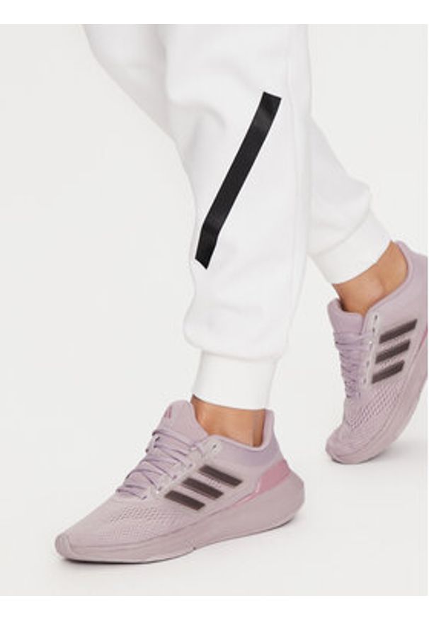 Adidas - adidas Spodnie dresowe Z.N.E. JE7843 Biały Regular Fit. Kolor: biały. Materiał: bawełna