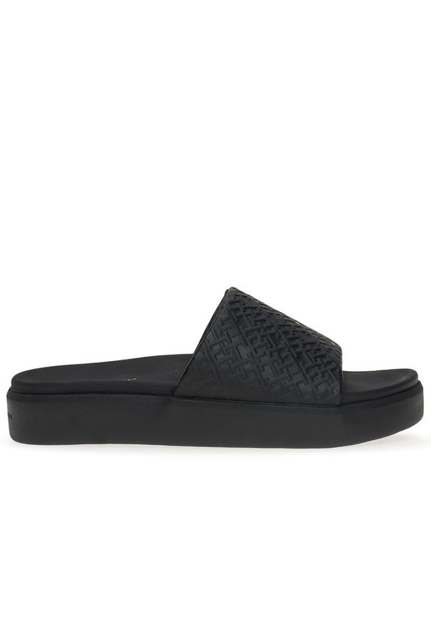 TOMMY HILFIGER - Klapki Tommy Hilfiger Monogram Pool FW0FW07855-BDS - czarne. Okazja: na co dzień, na plażę. Kolor: czarny. Szerokość cholewki: normalna. Wzór: aplikacja. Sezon: lato. Sport: pływanie