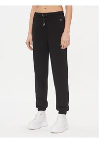 GANT - Gant Spodnie dresowe Rel Shield 4204921 Czarny Relaxed Fit. Kolor: czarny. Materiał: bawełna #1