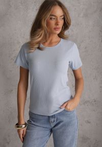 Renee - Jasnoniebieski T-shirt Basic z Okrągłym Dekoltem Dolea. Okazja: na co dzień. Kolor: niebieski. Materiał: jeans. Długość: krótkie. Wzór: gładki. Styl: casual #5