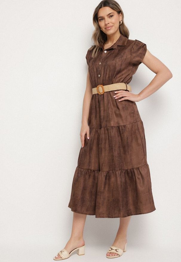 Born2be - Brązowa Sukienka Ozdobiona Plecionym Paskiem i Guzikami Filianea. Okazja: na co dzień. Kolor: brązowy. Materiał: jeans. Wzór: aplikacja. Styl: casual, elegancki
