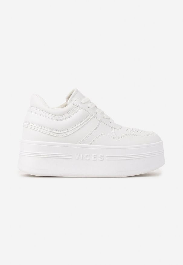 Renee - Białe Sneakersy Vices na Platformie z Tłoczonym Napisem ze Sznurowaniem Eanneth. Okazja: na co dzień, na spacer. Kolor: biały. Wzór: napisy. Obcas: na platformie. Sport: turystyka piesza