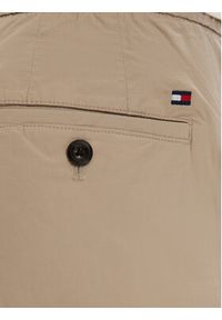 TOMMY HILFIGER - Tommy Hilfiger Chinosy Denton MW0MW42340 Beżowy jasny Slim Fit. Kolor: beżowy. Materiał: bawełna #5