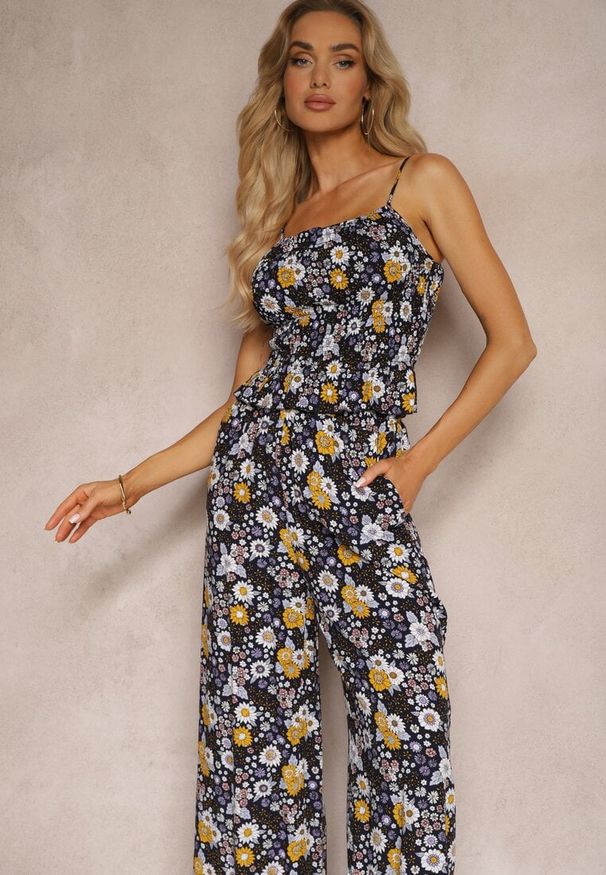 Renee - Granatowy Komplet z Bawełny Marszczony Top na Ramiączkach Szerokie Spodnie z Gumką w Talii Elary. Kolor: niebieski. Materiał: bawełna