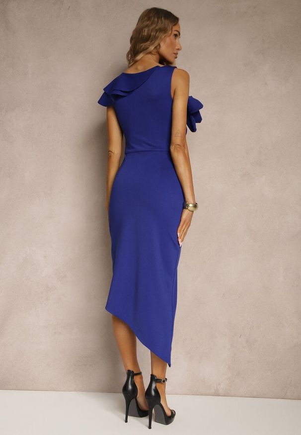 Renee - Niebieska Koktajlowa Asymetryczna Sukienka Vices z Kwiatem 3D i Falbankami Tolelira. Typ kołnierza: kołnierz z falbankami. Kolor: niebieski. Wzór: kwiaty. Sezon: lato. Typ sukienki: asymetryczne. Styl: wizytowy