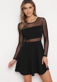 Born2be - Czarna Rozkloszowana Sukienka Mini ze Wstawkami z Siateczki Olessea. Okazja: na co dzień. Kolor: czarny. Materiał: skóra. Długość rękawa: długi rękaw. Styl: casual. Długość: mini #1
