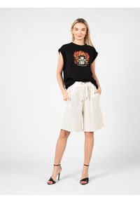 Pinko T-shirt "Trottare 3" | 1G185E Y5SN | Kobieta | Czarny. Okazja: na co dzień. Kolor: czarny. Materiał: bawełna. Długość: długie. Wzór: nadruk. Styl: casual, klasyczny, elegancki