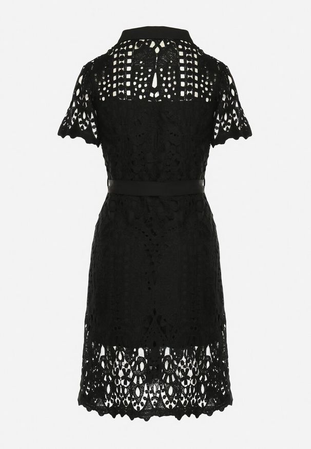 Born2be - Czarna Ażurowa Sukienka Koszulowa Midi z Wiązanym Paskiem Pamy. Kolor: czarny. Materiał: materiał, koronka. Długość rękawa: krótki rękaw. Wzór: ażurowy. Typ sukienki: koszulowe. Styl: klasyczny. Długość: midi
