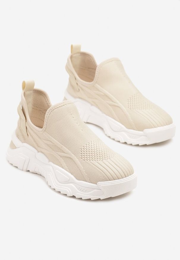 Born2be - Beżowe Wsuwane Buty Sportowe Sneakersy z Siateczki z Tłoczeniami Nusellia. Okazja: na co dzień. Zapięcie: bez zapięcia. Kolor: beżowy. Materiał: jeans, materiał. Obcas: na płaskiej podeszwie