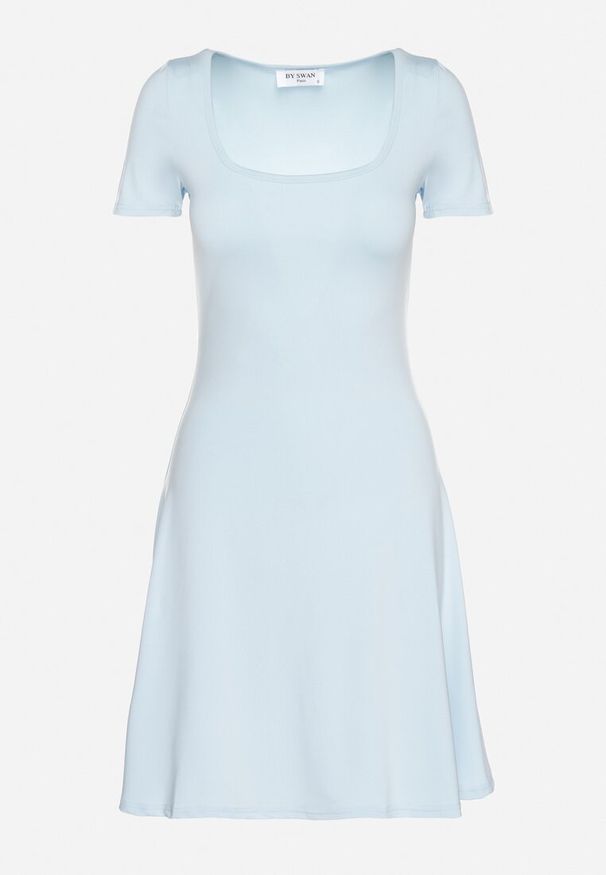 Born2be - Jasnoniebieska Rozkloszowana Sukienka z Wiskozą i Kwadratowym Dekoltem Milirella. Okazja: na co dzień. Typ kołnierza: dekolt kwadratowy. Kolor: niebieski. Materiał: wiskoza. Styl: klasyczny, casual, elegancki