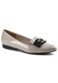 Beżowe Czółenka Karino Damskie Eleganckie Półbuty. Okazja: na co dzień, do pracy, na spotkanie biznesowe. Kolor: beżowy. Materiał: lakier, skóra. Wzór: aplikacja. Obcas: na obcasie. Styl: elegancki. Wysokość obcasa: niski #1