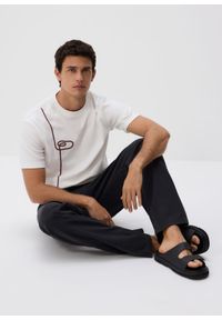 Reserved - T-shirt comfort fit - biały. Kolor: biały. Materiał: bawełna, dzianina