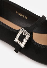 Renee - Czarne Balerinki z Imitacji Zamszu o Fasonie Mary Jane z Cyrkoniową Klamrą Ireltise. Okazja: na co dzień. Zapięcie: klamry. Kolor: czarny. Materiał: zamsz. Wzór: aplikacja. Styl: glamour, casual, klasyczny, elegancki #9