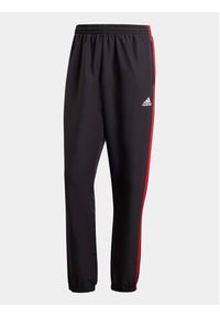 Adidas - adidas Dres 3-Stripes IR8199 Czerwony Regular Fit. Kolor: czerwony. Materiał: syntetyk #4