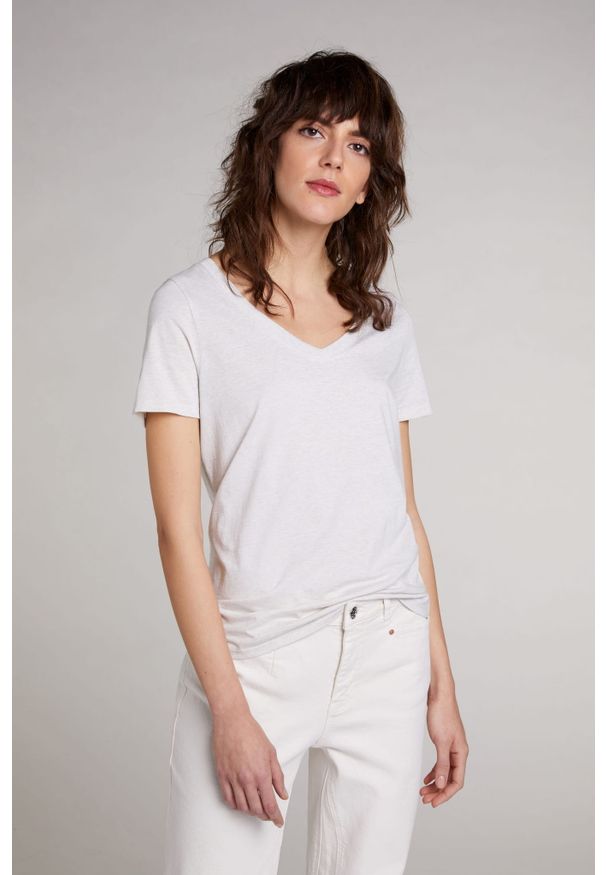 T-shirt z krótkim rękawem Oui. Kolor: beżowy. Materiał: bawełna. Długość rękawa: krótki rękaw. Długość: krótkie
