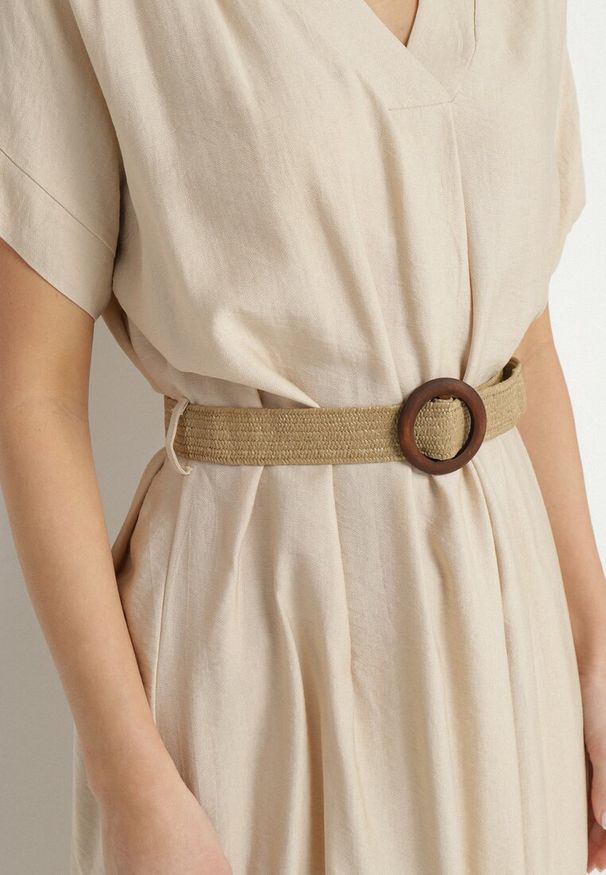 Born2be - Beżowa Wiskozowa Sukienka Pudełkowa z Paskiem i Rozcięciami po Bokach Sonanira. Okazja: na co dzień. Typ kołnierza: dekolt w serek. Kolor: beżowy. Materiał: wiskoza. Styl: casual, elegancki