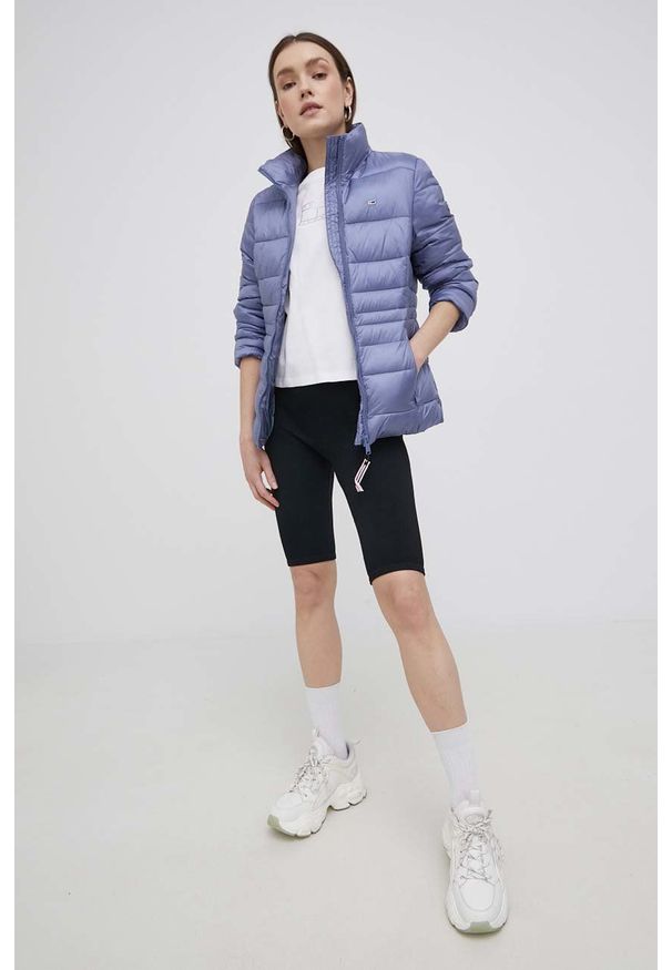 Tommy Jeans Kurtka damska kolor fioletowy przejściowa. Kolor: fioletowy. Materiał: poliamid