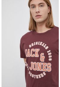 Jack & Jones T-shirt bawełniany kolor brązowy z nadrukiem. Okazja: na co dzień. Kolor: czerwony. Materiał: bawełna. Wzór: nadruk. Styl: casual