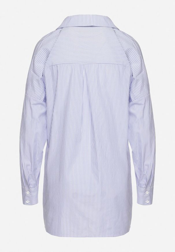 Born2be - Jasnoniebieska Koszula o Lekko Przedłużonym Fasonie w Drobne Paseczki Bioella. Kolor: niebieski. Materiał: bawełna