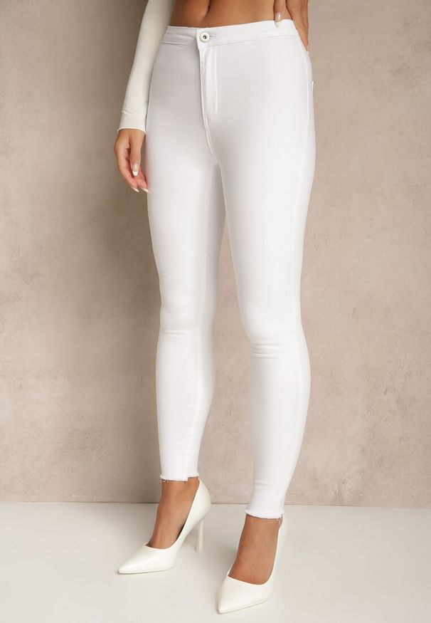 Renee - Białe Spodnie z Bawełny o Kroju Skinny Irivella. Okazja: na spotkanie biznesowe. Stan: podwyższony. Kolor: biały. Materiał: bawełna. Styl: biznesowy, elegancki