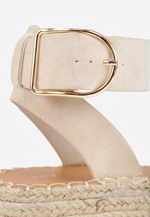 Born2be - Beżowe Sandały z Ozdobą Klamrą i Jutową Platformą Riseth. Okazja: na co dzień. Zapięcie: klamry. Kolor: beżowy. Wzór: aplikacja. Obcas: na platformie. Styl: casual, elegancki