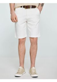 Big-Star - Szorty męskie chinosy białe Rosson 100. Okazja: na co dzień. Kolor: biały. Materiał: bawełna, elastan, tkanina. Sezon: lato. Styl: casual, klasyczny, elegancki #1