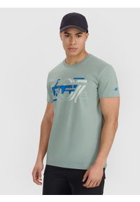 4f - 4F T-shirt regular z nadrukiem męski - oliwkowy L. Okazja: na co dzień. Kolor: oliwkowy, brązowy, wielokolorowy. Materiał: bawełna, jersey, materiał. Długość rękawa: krótki rękaw. Długość: krótkie. Wzór: nadruk. Styl: sportowy, casual, klasyczny