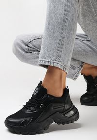 Born2be - Czarne Sneakersy Iomessa. Nosek buta: okrągły. Zapięcie: sznurówki. Kolor: czarny. Materiał: materiał. Szerokość cholewki: normalna. Wzór: jednolity, aplikacja #1
