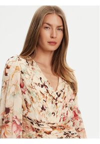 Guess Sukienka koktajlowa W5YK20 WDW82 Beżowy Regular Fit. Kolor: beżowy. Materiał: syntetyk. Styl: wizytowy