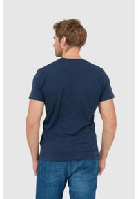 La Martina - LA MARTINA Granatowy t-shirt męski z szarym logo. Kolor: niebieski. Materiał: prążkowany, jersey. Wzór: nadruk