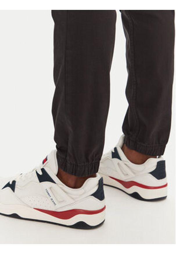 Tommy Jeans Joggery Austin DM0DM20283 Czarny Slim Fit. Kolor: czarny. Materiał: bawełna