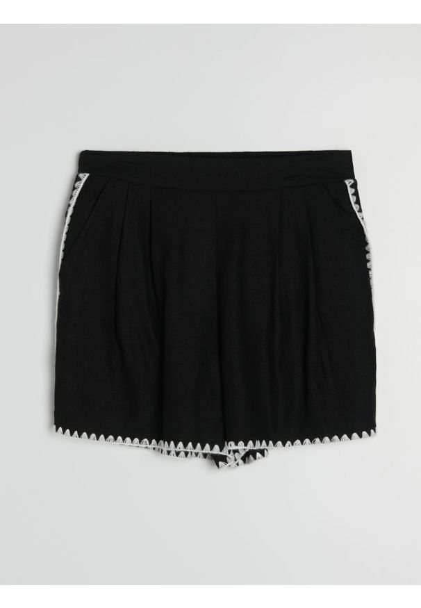 Sinsay - Szorty z szydełkowymi detalami - czarny. Kolor: czarny