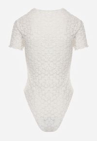 Renee - Białe Body z Koronki o Dopasowanym Kroju z Krótkim Rękawem Adradina. Okazja: na co dzień. Kolor: biały. Materiał: koronka. Długość rękawa: krótki rękaw. Długość: krótkie. Wzór: koronka. Sezon: lato. Styl: casual #5