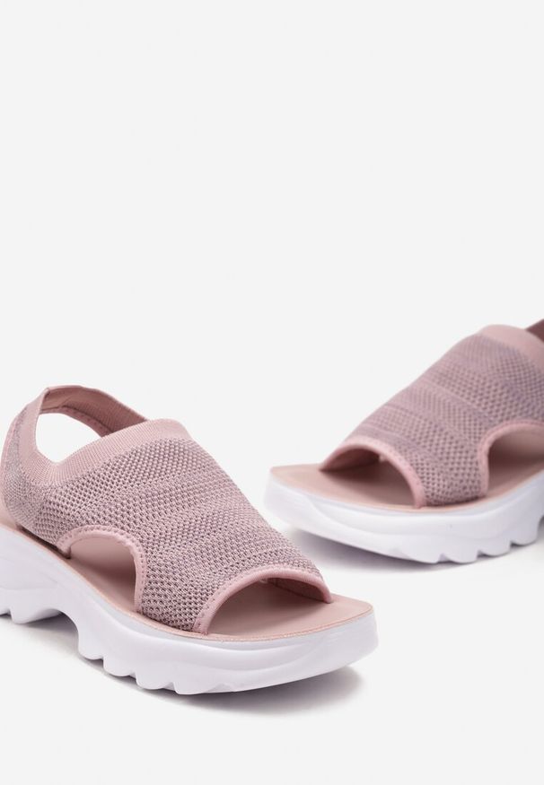 Born2be - Różowe Wsuwane Sandały na Grubej Podeszwie z Wycięciami i Elastyczną Cholewką Ampla. Zapięcie: bez zapięcia. Kolor: różowy. Styl: elegancki