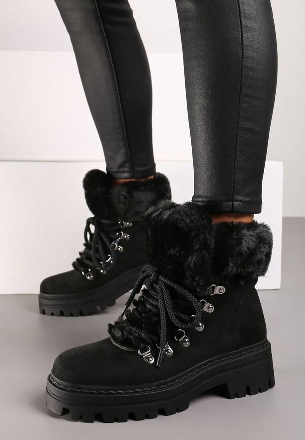 Renee - Czarne Traperki z Futerkiem na Grubej Podeszwie Tairene. Okazja: na co dzień. Kolor: czarny. Materiał: futro. Styl: casual, klasyczny