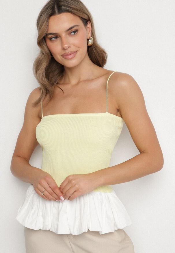 Born2be - Żółty Prążkowany Top z Ozdobną Falbanką Alutte. Okazja: na co dzień. Kolor: żółty. Materiał: prążkowany. Sezon: wiosna, lato. Styl: casual, elegancki