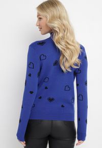 Born2be - Granatowy Sweter z Golfem z Wzorem w Serduszka Nudamia. Typ kołnierza: golf. Kolor: niebieski. Sezon: jesień, zima #5