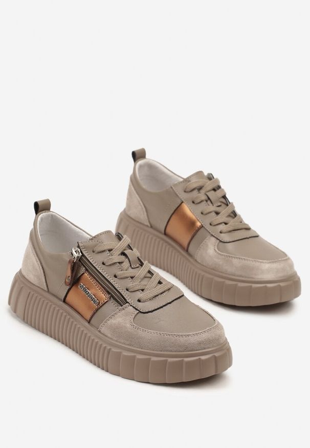 Renee - Szare Sneakersy ze Skóry Naturalnej z Metalicznym Zdobieniem Zorentee. Okazja: na co dzień, na spacer. Kolor: szary. Materiał: skóra. Wzór: aplikacja. Sport: turystyka piesza