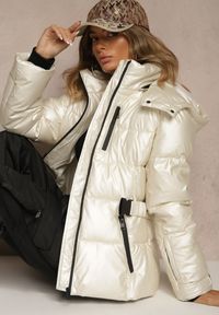 Renee - Biała Kurtka Zimowa Y2K z Pikowaniem i Paskiem ze Sprzączką Cerrive. Kolor: biały. Materiał: jeans. Sezon: zima #4