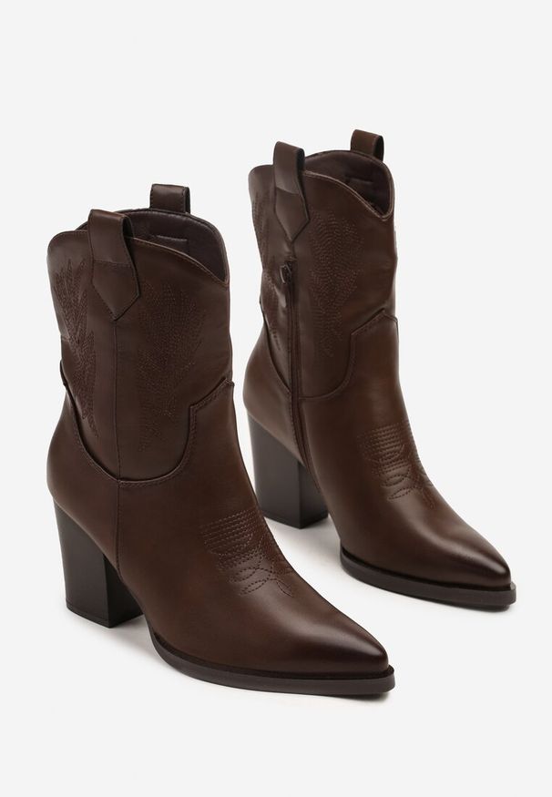 Renee - Brązowe Botki na Słupku w Stylu Kowbojek Ozdobione Haftem Merisetta. Kolor: brązowy. Materiał: jeans. Wzór: haft, aplikacja. Obcas: na słupku. Styl: elegancki, klasyczny. Wysokość obcasa: średni