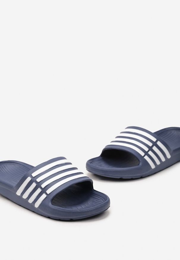 Born2be - Granatowo-Białe Piankowe Klapki z Szerokim Paskiem Leoffia. Okazja: na plażę. Kolor: niebieski. Sezon: lato