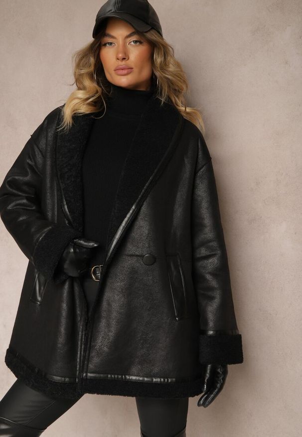 Renee - Czarna Marynarkowa Kurtka Biker z Futerkiem Typu Baranek Salethiel. Okazja: na co dzień, na imprezę. Kolor: czarny. Materiał: futro. Sezon: jesień. Styl: wizytowy, elegancki, casual
