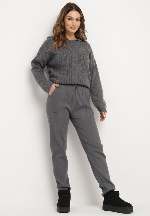 Born2be - Ciemnoszare Spodnie z Bawełną Wysokim Stanem i Sznurkiem w Pasie Venerithra. Stan: podwyższony. Kolor: szary. Materiał: bawełna. Długość: długie. Styl: elegancki