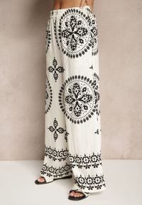 Renee - Beżowo-Czarny Komplet z Wiskozy w Ornamentalny Print Koszula i Szerokie Spodnie Pasniela. Kolor: beżowy. Materiał: wiskoza. Wzór: nadruk