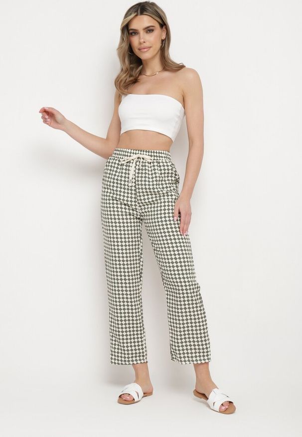 Born2be - Zielono-Białe Spodnie z Wysokim Stanem i Gumką w Pasie Korolla. Okazja: na co dzień. Stan: podwyższony. Kolor: zielony. Wzór: aplikacja. Styl: casual, elegancki