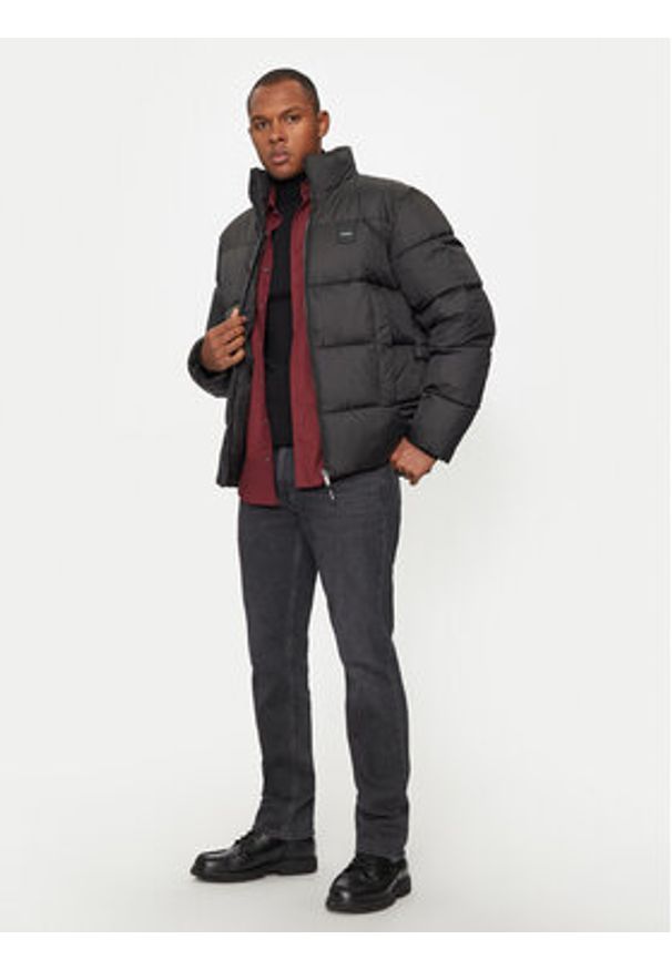Calvin Klein Kurtka zimowa K10K113472 Czarny Regular Fit. Kolor: czarny. Materiał: syntetyk. Sezon: zima