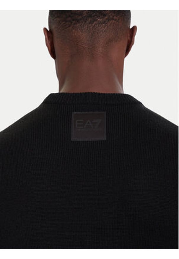 EA7 Emporio Armani Sweter 7M000925 AF17667 UC001 Czarny Regular Fit. Kolor: czarny. Materiał: syntetyk