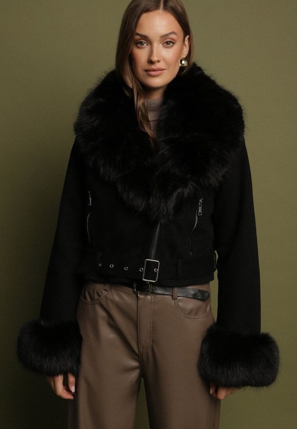 Born2be - Czarna Ocieplana Kurtka Ramoneska z Futrem przy Kołnierzu i Rękawach Mevesala. Kolor: czarny. Materiał: futro. Długość: krótkie