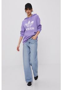 adidas Originals Bluza bawełniana damska kolor fioletowy z kapturem z nadrukiem. Typ kołnierza: kaptur. Kolor: fioletowy. Materiał: bawełna. Wzór: nadruk #5